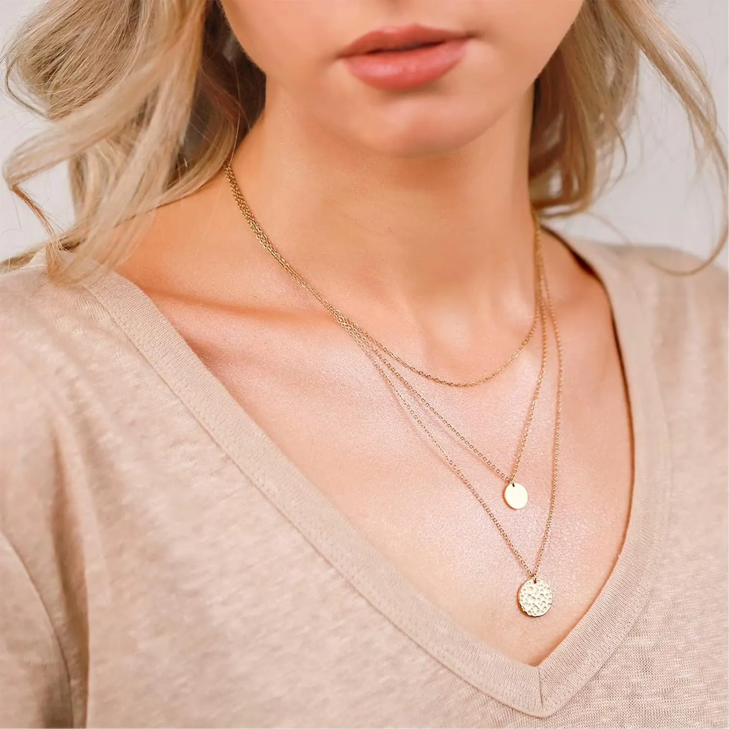 Charm Necklace for Women Summer Beachy Seashell Necklaces Dainty Gold Paperclip Chain Necklace Trendy Heart Star Bow Shell Charm Necklaces Beach Jewelry for Women Summer Vacation
