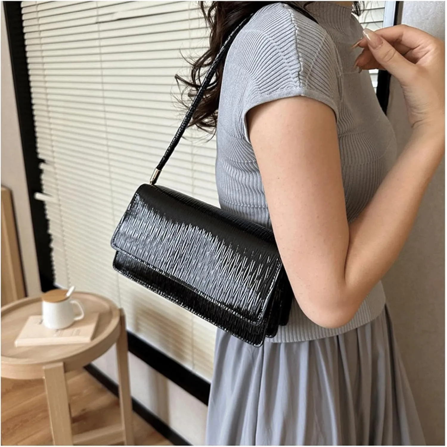 Cute Purse Small Bag Chic Mini Purses Retro Classic Elegance Sleek Minimalist French Vintage Handbag
