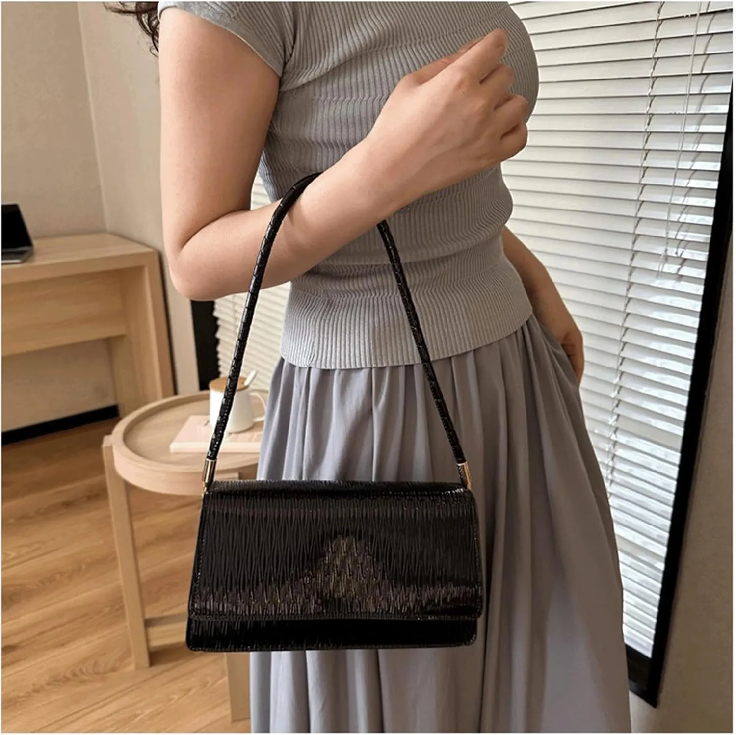 Cute Purse Small Bag Chic Mini Purses Retro Classic Elegance Sleek Minimalist French Vintage Handbag