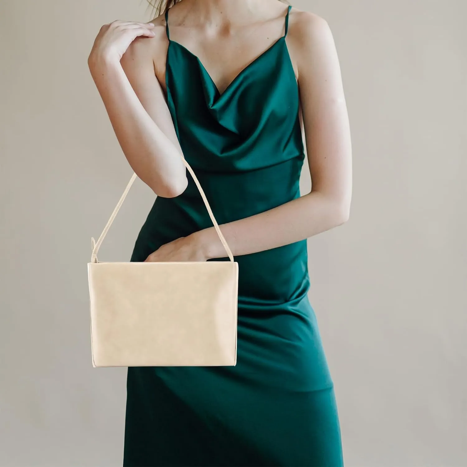 Shoulder Bags in Leather for Women Vintage Classic Elegance Zipped Medium Handbag Purse for All Occasions