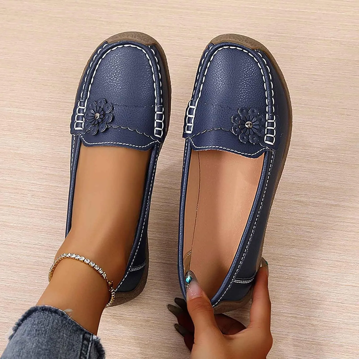 Women's Casual Slip-On Loafers Comfortable Arch Support Flat Sole Everyday Walking Shoes for Women Lightweight Breathable