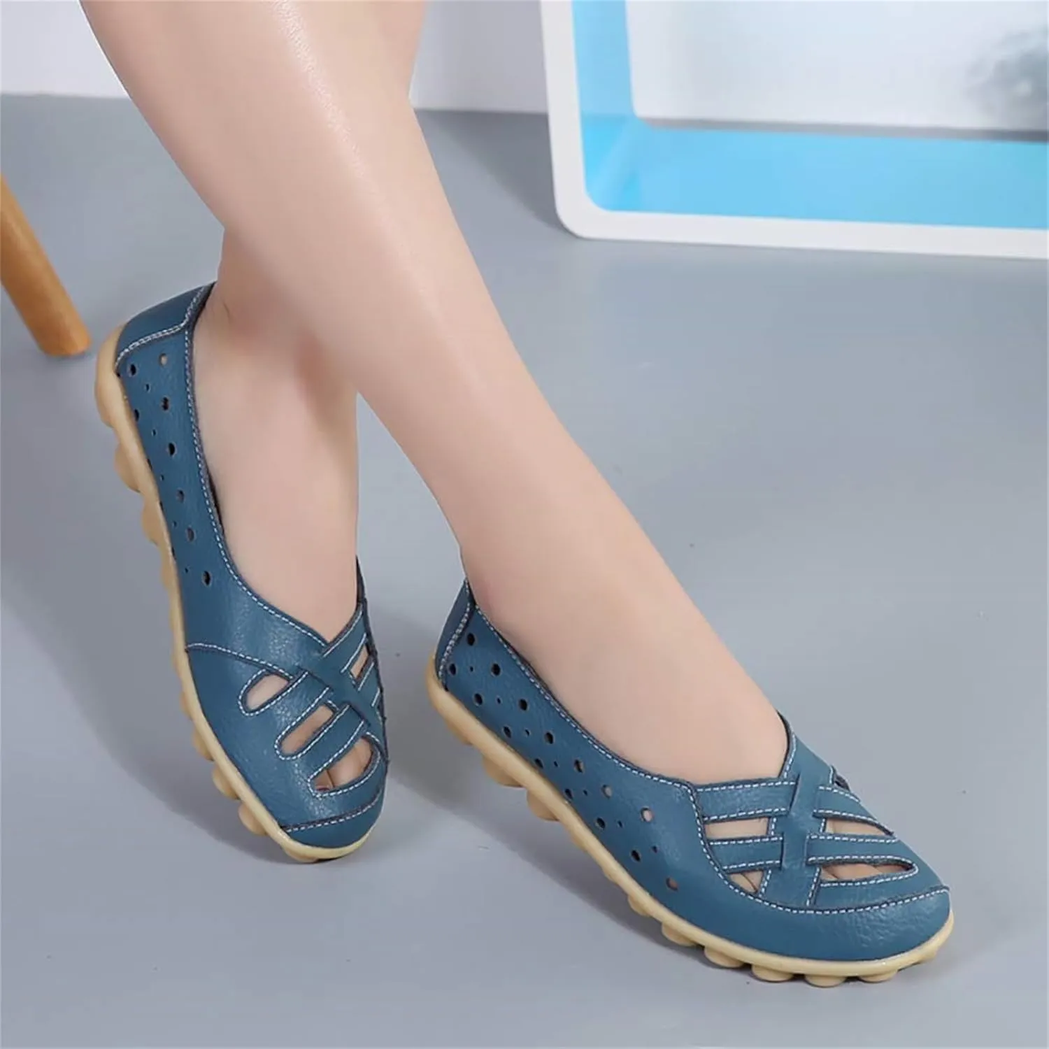 Women's Loafers & Slip-Ons Summer Comfortable Closed Toe Sandals Wide Width Flats Comfort Walking Shoes Dressy Casual Trending Sandals for Women 2025